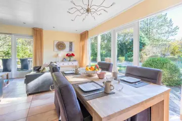 Foto 13 van Sfeervol rietgedekte villa aan de rand van bos en nabij De Koog