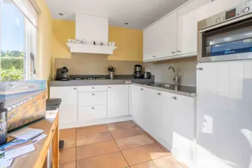 Foto 20 van Sfeervol rietgedekte villa aan de rand van bos en nabij De Koog