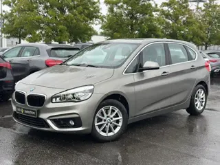 BMW 2-serie Active Tourer 220i Automaat | Hoge instap | Trekhaak | Dealer onderhouden | Leder | Park