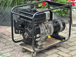 Kawasaki Gebruikte generator 4000 aggregaat