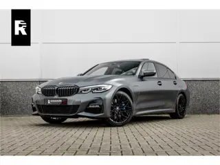 BMW 3 Serie 330e High Ex M-Sport Frozen / Glazen dak / Adaptief onderstel / Electrische stoelen /