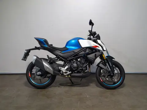 CFMOTO 450 NK (bj 2024)