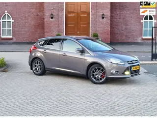 Ford Focus 1.6 TI-VCT Titanium / Nieuwe Apk / Dealer onderhouden / Nap / Airco / Navi / Pdc