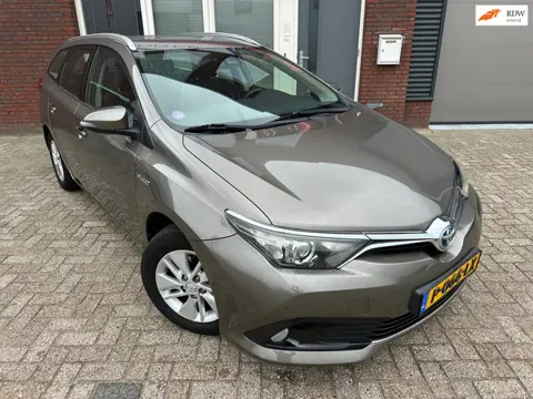 Toyota Auris Touring Sports 1.8 Hybrid Now / Camera / Navi / PDC / DAB / Park Assist
