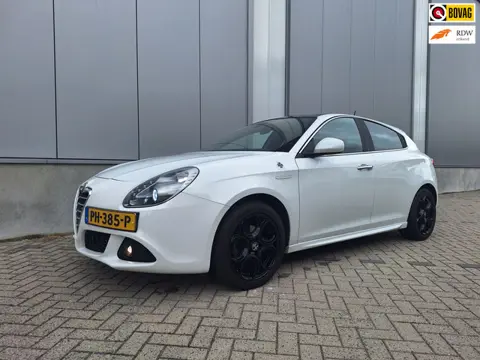 Alfa Romeo Giulietta 1.4 T Distinctive - H&S - 17 inch - carplay