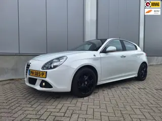 Alfa Romeo Giulietta 1.4 T Distinctive - H&S - 17 inch - carplay