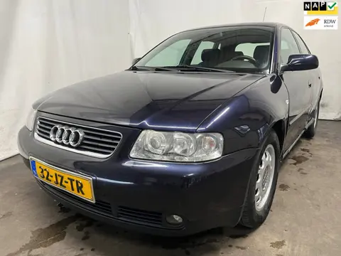 Audi A3 1.6 Attraction SCHADEAUTO!!