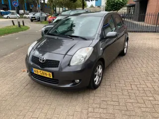 TOYOTA YARIS 1.3 VVTI EXECUTIVE