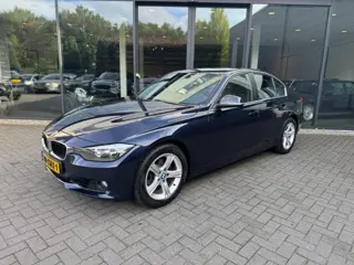 BMW 3-SERIE 320i 184pk Executive ,SportLeer,NaviPro,Pdc V+A,Zwarte Hemel