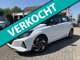 Hyundai I20 1.2 MPI 84pk 4-cilinder Comfort Smart *zwart dak + camera + navi + Apple/AndroidCarPlay*