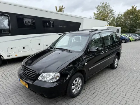 Kia Carnival 2.5 V6 EX Automaat - Rolstoelauto 4+1 - XXL Freedom Ombouw - Bodemverlaging - Unieke Au