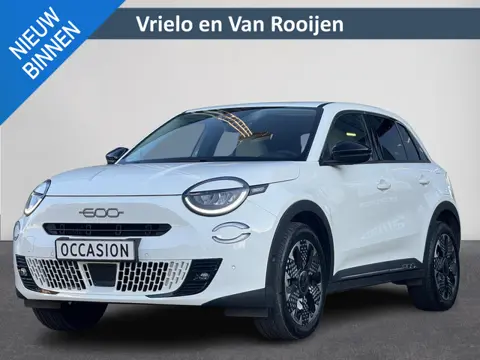 Fiat 600 1.2 Hybrid La Prima | Leer | ACC | Stoelverwarming | Massage | Clima | Camera | Navi | Elek