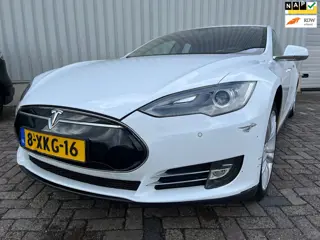 Tesla Model S 85 Base - Achter Schade - Service Storing