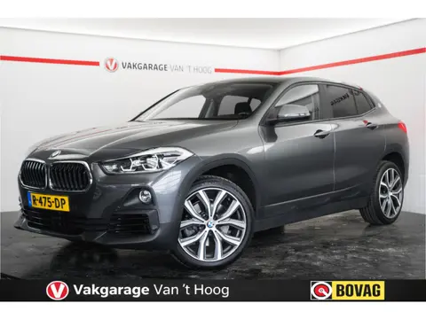 BMW X2 sDrive20i Advantage | HUD | Navi Plus | Camera | 19” | Stoelverwarming