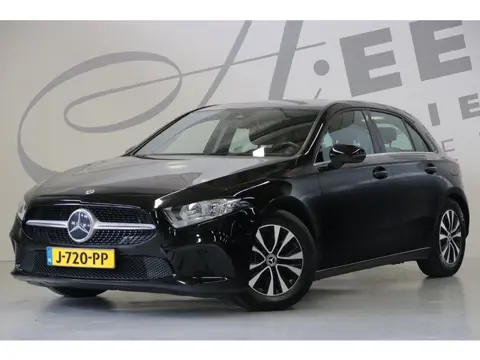 Mercedes-Benz A-klasse 200/ Apple carplay/ Trekhaak/ DAB/ Achteruitrijcamera