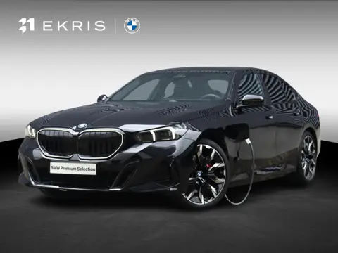 BMW 5-serie Sedan 550e xDrive | M Sportpakket Pro | Innovation Pack | Panodak | Adaptief Onderstel P