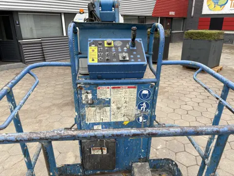 Hoogwerker, knikarm