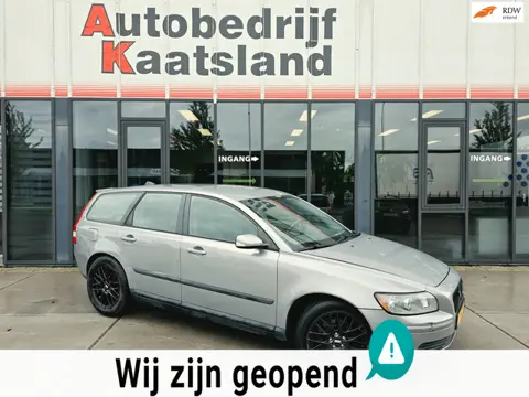 Volvo V50 2.4 Momentum - Automaat - Trekhaak - Nieuwe APK