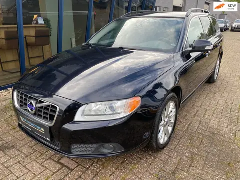Volvo V70 2.5FT Momentum Automaat 230PK H.LEER / XENON / TREKHAAK