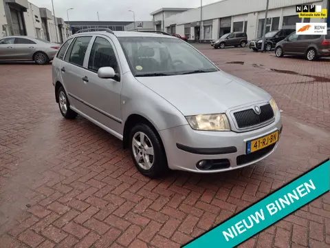 Skoda Fabia Combi 1.4-16V Elegance MOOIE AUTO BEL 0619590613 AIRCO 5 DRS