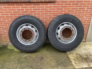 Goodyear 295/80R22.5 Op velgen