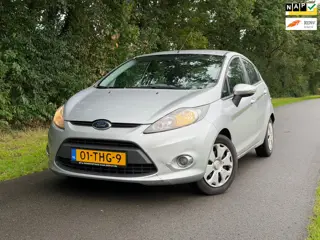 Ford Fiesta 1.6 TDCi Ghia | Cruise + Navi Nu € 1.950,- !!!