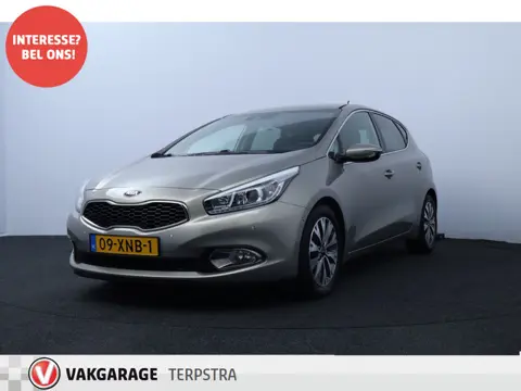 Kia cee'd 1.6 GDI Super Pack/ Trekhaak/ Automaat!/ 16'' LMV/ Xenon/ Apple + Android/ Keyless/ Camera