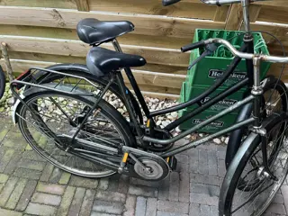Foto 4 van twee goede stadsfietsen