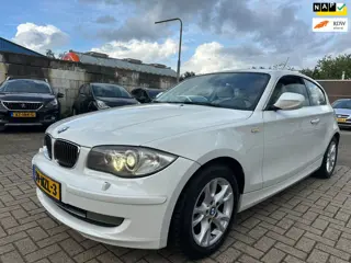 BMW 1-serie 120i AIRCO/ XENON/ LEER/ LM VELGEN!