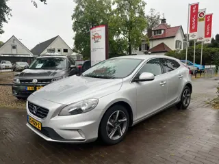 VOLVO V40 2.0 D2 R-DESIGN / NAVI / CRUISE CTR. / HALF LEDER / AIRCO / PDC / 16'' LM-VELGEN