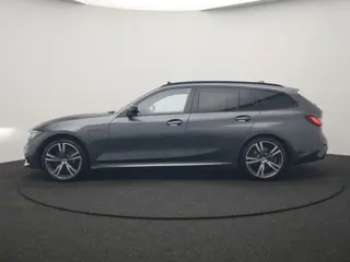 Foto 12 van BMW 3 Serie Touring 330e xDrive M Sport PHEV 293pk Dealer O.H. | Panodak | Trekhaak Af Fabriek | Las