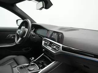 Foto 14 van BMW 3 Serie Touring 330e xDrive M Sport PHEV 293pk Dealer O.H. | Panodak | Trekhaak Af Fabriek | Las