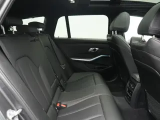 Foto 16 van BMW 3 Serie Touring 330e xDrive M Sport PHEV 293pk Dealer O.H. | Panodak | Trekhaak Af Fabriek | Las