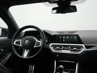 Foto 19 van BMW 3 Serie Touring 330e xDrive M Sport PHEV 293pk Dealer O.H. | Panodak | Trekhaak Af Fabriek | Las