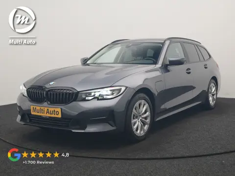 BMW 3 Serie Touring 330e PHEV 293pk Dealer O.H. | Cruise Control | Camera | Stoelverwarming | Carpla