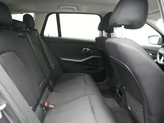 Foto 16 van BMW 3 Serie Touring 330e PHEV 293pk Dealer O.H. | Cruise Control | Camera | Stoelverwarming | Carpla