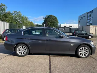 Foto 18 van BMW 3-serie 320i High Executive