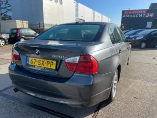 Foto 17 van BMW 3-serie 320i High Executive