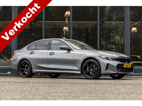 BMW 3-serie 330e M-sport / schuifdak (bj 2023, automaat)
