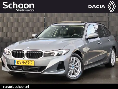 BMW 3 Serie Touring 320e PHEV | Leder | Pano | HUD | 360 | Elek. Trekhaak | Memory