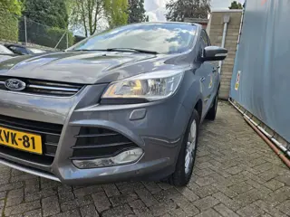 Foto 13 van Ford Kuga 1.6 Titanium NAVI PDC TEL LM LEER TREKHAAK