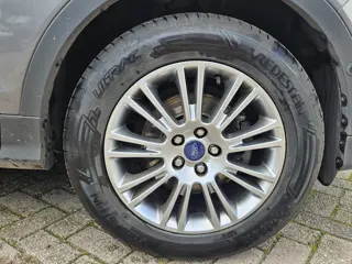 Foto 17 van Ford Kuga 1.6 Titanium NAVI PDC TEL LM LEER TREKHAAK