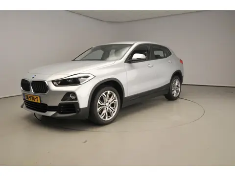 BMW X2 sDrive20i Automaat / Leder / LED / Park assist / Head-up / Alu wielen 18 inch