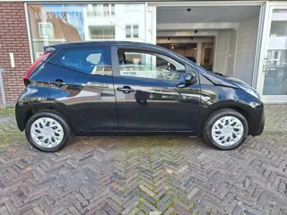 Foto 18 van Toyota Aygo 1.0 VVT-i X-Play Limited 5Drs /Camera/Navi/Apple/Android/1e Eig/Garantie