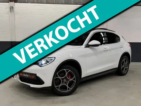 Alfa Romeo Stelvio 2.0 T AWD 280pk / Pano / Navi / Camera / CarPlay / Stuur-Stoel-Verwarming