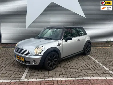 Mini Cooper 1.6 | Airco | 6 Bak | Sportvelgen | Pano |