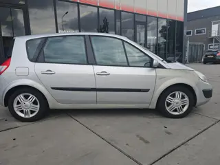 Foto 18 van Renault Grand Scénic 2.0-16V Expression Comfort - Automaat - Trekhaak