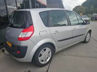 Foto 15 van Renault Grand Scénic 2.0-16V Expression Comfort - Automaat - Trekhaak