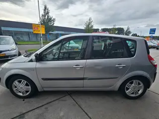 Foto 13 van Renault Grand Scénic 2.0-16V Expression Comfort - Automaat - Trekhaak