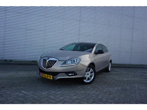 Lancia Delta 1.4-16V Oro Climate / Navi / Cruise / Parkeers. / Elektr. ramen / Trekhaak / Lm velgen 